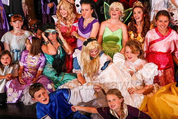 Party at the Palace - Narnia